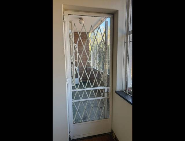 2 BEDROOM APARTMENT TO LET IN CYRILDENE